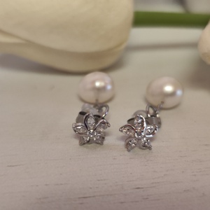 Egyedi S925 ezüst virágos fülbevaló tenyésztett gyönggyel! - ékszer - fülbevaló - lógós kerek fülbevaló - Meska.hu