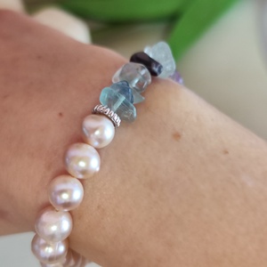 Édesvízi tenyésztett gyöngy - fluorit ásvány karkötő. - ékszer - karkötő - ásványkarkötő - Meska.hu