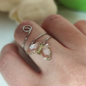 Egyedi kézzel hajlított gyűrű, pillangó medállal. - ékszer - gyűrű - statement gyűrű - Meska.hu