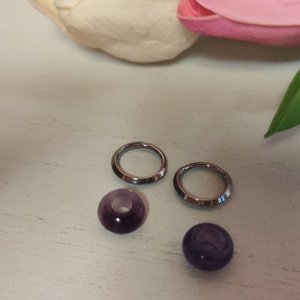 Titán hipoallergén fülbevaló, ametiszt gyönggyel! - ékszer - fülbevaló - lógós kerek fülbevaló - Meska.hu