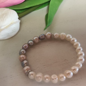 Édesvízi tenyésztett gyöngy, elegáns karkötő! - ékszer - karkötő - ásványkarkötő - Meska.hu