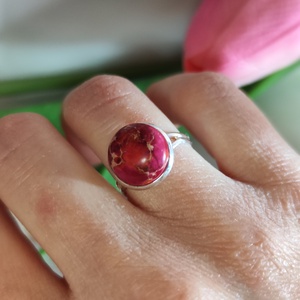 Nemesacél állítható cabochon gyűrű vörös jáspis kővel � 12 mm - ékszer - gyűrű - gyöngyös gyűrű - Meska.hu