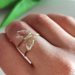 Egyedi pillangó gyűrű � kalapált sárgaréz huzalból, állítható! - ékszer - gyűrű - figurális gyűrű - Meska.hu