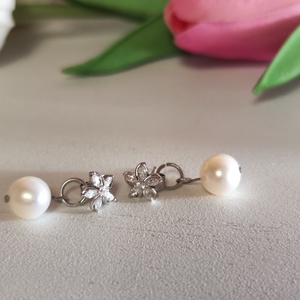 Egyedi S925 ezüst virágos fülbevaló 9 mm édesvízi gyönggyel! - ékszer - fülbevaló - lógós kerek fülbevaló - Meska.hu