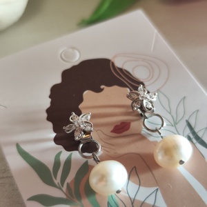 Egyedi S925 ezüst virágos fülbevaló 9 mm édesvízi gyönggyel!, Ékszer, Fülbevaló, Lógós kerek fülbevaló, Ékszerkészítés, Gyöngyfűzés, gyöngyhímzés, MESKA
