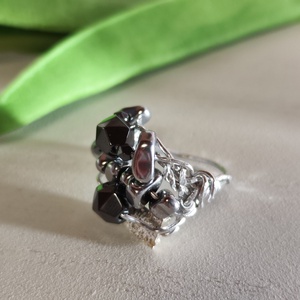 Egyedi, kézzel készült alumínium gyűrű hematit gyöngyökkel! - ékszer - gyűrű - statement gyűrű - Meska.hu