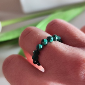 Malachit ék alakú fazettált gyöngy gyűrű 4mm - zöld energia! - ékszer - gyűrű - gyöngyös gyűrű - Meska.hu