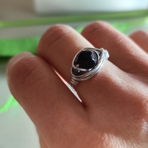 Csillagfény gyűrű - Kézzel hajlított alumínium drót, fekete ónix -hematit. - Meska.hu