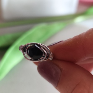 Csillagfény gyűrű - Kézzel hajlított alumínium drót, fekete ónix -hematit. - ékszer - gyűrű - gyöngyös gyűrű - Meska.hu