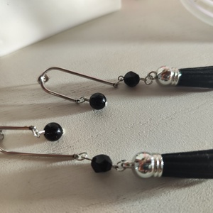 Elegáns nemesacél bojtos fülbevaló ónix kövekkel � szarvasbőr bojttal! - ékszer - fülbevaló - rojtos fülbevaló - Meska.hu