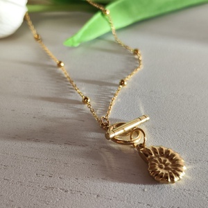 Tengeri elegancia: Nemesacél nyaklánc csiga medállal!, Ékszer, Nyaklánc, Medálos nyaklánc, Ékszerkészítés, Gyöngyfűzés, gyöngyhímzés, MESKA