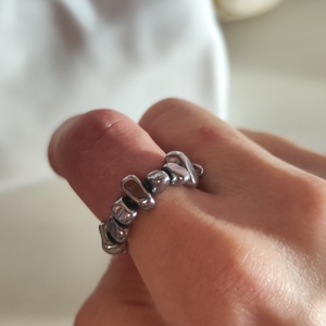 Egyedi szabálytalan hematit gumis gyűrű � unisex - ékszer - gyűrű - gyöngyös gyűrű - Meska.hu