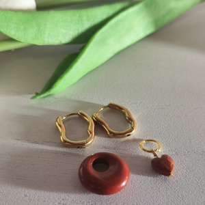 Aszimmetrikus nemesacél fülbevaló AAA vörös jáspis szív gyönggyel � bepattintós, levehető medállal! - ékszer - fülbevaló - lógó fülbevaló - Meska.hu