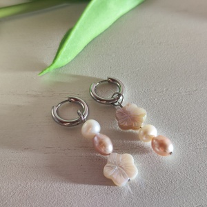 Egyedi, aszimmetrikus nemesacél, tenyésztett gyöngy fülbevaló! - ékszer - fülbevaló - lógó fülbevaló - Meska.hu