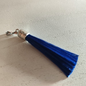 Nemesacél nyaklánc fehér bojtos medállal � elegáns és tartós ékszer! - ékszer - nyaklánc - bojtos nyaklánc - Meska.hu