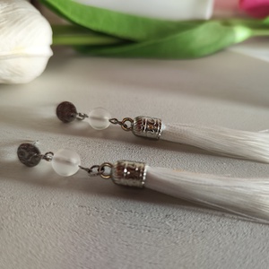 Lógó bojtos fülbevaló matt hegyikristály gyönggyel � elegáns, bohém stílus! - ékszer - fülbevaló - rojtos fülbevaló - Meska.hu