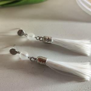 Lógó bojtos fülbevaló matt hegyikristály gyönggyel � elegáns, bohém stílus! - ékszer - fülbevaló - rojtos fülbevaló - Meska.hu