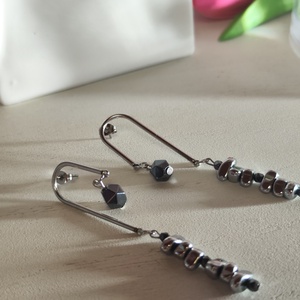 Stílusos hematit fülbevaló íves nemesacél pálcával � Földelő fekete varázs! - ékszer - fülbevaló - lógó fülbevaló - Meska.hu