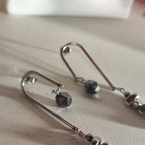 Stílusos hematit fülbevaló íves nemesacél pálcával � Földelő fekete varázs! - ékszer - fülbevaló - lógó fülbevaló - Meska.hu