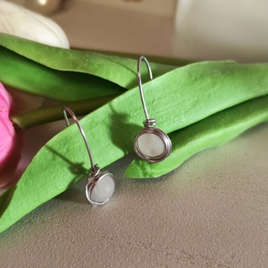 Egyedi, kézzel hajlított nemesacél fülbevaló rózsakvarccal! - ékszer - fülbevaló - lógó fülbevaló - Meska.hu