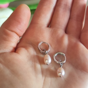 Elegáns nemesacél karika fülbevaló levehető rizsszemű édesvízi tenyésztett gyönggyel! - Meska.hu