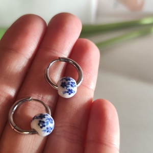 Nemesacél karika fülbevaló vintage orchidea kerámia gyönggyel � kék-fehér elegancia! - Meska.hu