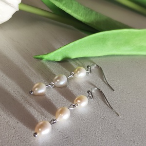 Lelógó fülbevaló AAA minőségű gyöngyökkel � hideg tónusú elegancia! - ékszer - fülbevaló - lógó fülbevaló - Meska.hu