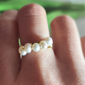 Arany színű nemesacél karika gyűrű édesvízi tenyésztett gyöngyökkel! - ékszer - gyűrű - kerek gyűrű - Meska.hu