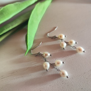 Egyedi, kézműves nemesacél fülbevaló AAA édesvízi tenyésztett gyöngyökkel � időtlen elegancia prémium minőségben! - ékszer - fülbevaló - lógó fülbevaló - Meska.hu