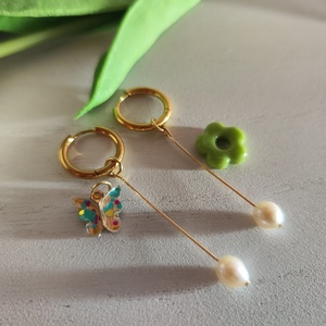 Nemesacél karika fülbevaló levehető medálokkal � Tavaszi pillangó és gyöngyvirág! - ékszer - fülbevaló - lógó fülbevaló - Meska.hu