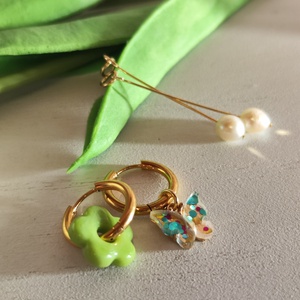 Nemesacél karika fülbevaló levehető medálokkal � Tavaszi pillangó és gyöngyvirág! - ékszer - fülbevaló - lógó fülbevaló - Meska.hu