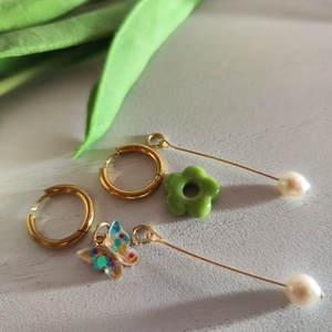 Nemesacél karika fülbevaló levehető medálokkal � Tavaszi pillangó és gyöngyvirág! - ékszer - fülbevaló - lógó fülbevaló - Meska.hu