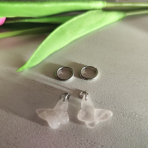 Nemesacél karika fülbevaló természetes rózsakvarc pillangó medállal � Tavaszi elegancia!  - ékszer - fülbevaló - lógó fülbevaló - Meska.hu