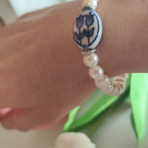 Tavaszi szellő � AA minőségű valódi gyöngy karkötő kézzel festett tulipánnal! - ékszer - karkötő - gyöngyös karkötő - Meska.hu