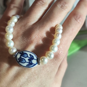 Tavaszi szellő � AA minőségű valódi gyöngy karkötő kézzel festett tulipánnal!, Ékszer, Karkötő, Gyöngyös karkötő, Ékszerkészítés, Gyöngyfűzés, gyöngyhímzés, MESKA