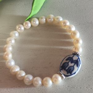 Tavaszi szellő � AA minőségű valódi gyöngy karkötő kézzel festett tulipánnal! - ékszer - karkötő - gyöngyös karkötő - Meska.hu