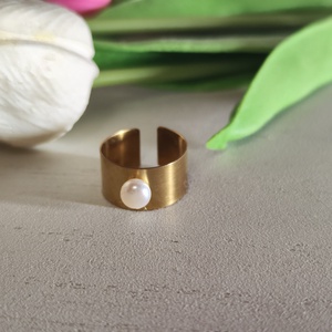 Elegáns Minimalizmus: Kézzel készült sárgaréz gyűrű édesvízi gyönggyel! - ékszer - gyűrű - kerek gyűrű - Meska.hu