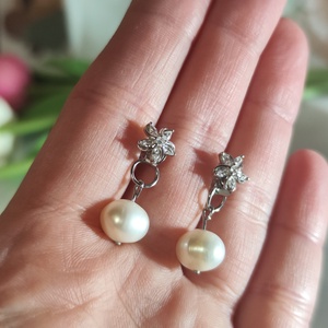 2 az 1-ben Kézműves Ezüst Virág Fülbevaló Valódi Édesvízi Gyönggyel � S925 - ékszer - fülbevaló - lógós kerek fülbevaló - Meska.hu