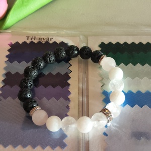 Éjfél és Hófehér harmónia � Elegáns ásvány karkötő Tél típusú hölgyeknek  - Meska.hu