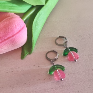 Tavaszi megújulás: üveggyöngy tulipán fülbevaló nemesacélból - ékszer - fülbevaló - lógó fülbevaló - Meska.hu