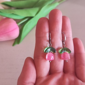 Tavaszi megújulás: üveggyöngy tulipán fülbevaló nemesacélból - Meska.hu