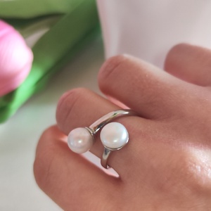 Klasszikus Elegancia: Antikolt Ezüst Állítható Gyűrű Édesvízi Gyöngyökkel, Ékszer, Gyűrű, Gyöngyös gyűrű, Ékszerkészítés, MESKA