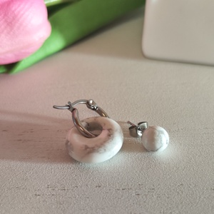 2-az-1-ben Elegancia: Aszimmetrikus Nemesacél - Howlit Ásvány Fülbevaló Szett - ékszer - fülbevaló - lógós kerek fülbevaló - Meska.hu