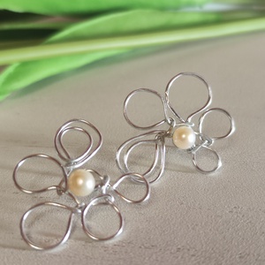 2 az 1-ben Variálható Virág Fülbevaló � Kézzel Kalapált Nemesacél- Édesvízi Gyöngy, Ékszer, Fülbevaló, Pötty fülbevaló, Ékszerkészítés, MESKA