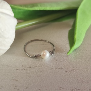 Egyedi Kézműves Nemesacél Gyűrű Édesvízi Tenyésztett Gyönggyel � 58-as méret - ékszer - gyűrű - gyöngyös gyűrű - Meska.hu