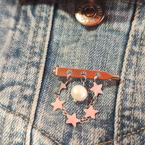 Csillagos Ragyogás � Nemesacél Kitűző Természetes Gyönggyel - ékszer - kitűző és bross - Meska.hu