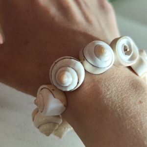 Szirének tánca � Natúr Shiva-szem csigaház karkötő (18 mm), Ékszer, Karkötő, Gyöngyös karkötő, Ékszerkészítés, Gyöngyfűzés, gyöngyhímzés, MESKA