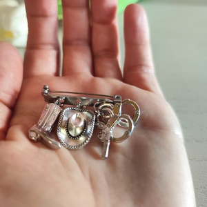 Western Varázs � Egyedi Nemesacél Kitűző Charmokkal - Meska.hu