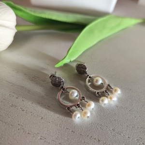 Édesvízi gyöngyös nemesacél fülbevaló � Elegancia a hideg színtípusoknak - ékszer - fülbevaló - lógó fülbevaló - Meska.hu