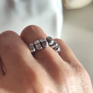 Egyedi szabálytalan hematit gumis gyűrű � unisex - ékszer - gyűrű - gyöngyös gyűrű - Meska.hu